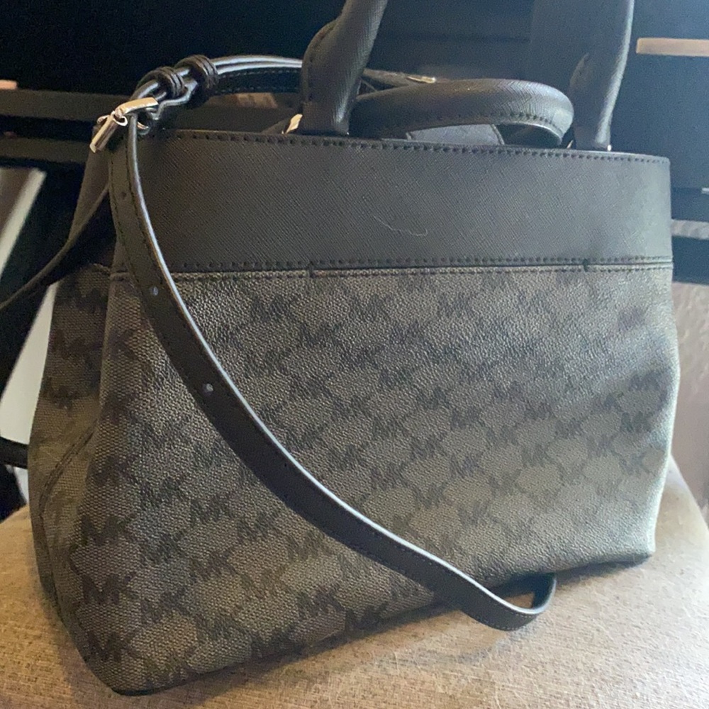 Michael Kors - Picture 2 of 4